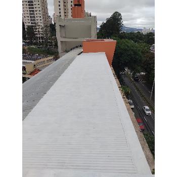 Aplicação de manta térmica em coberturas metálicas em Douradina