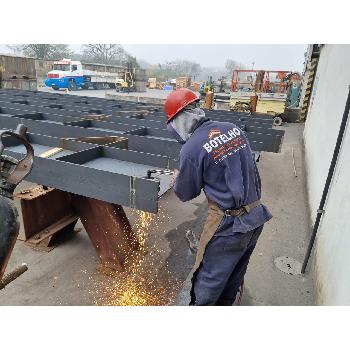 Reforma de estruturas metálicas em Tacuru